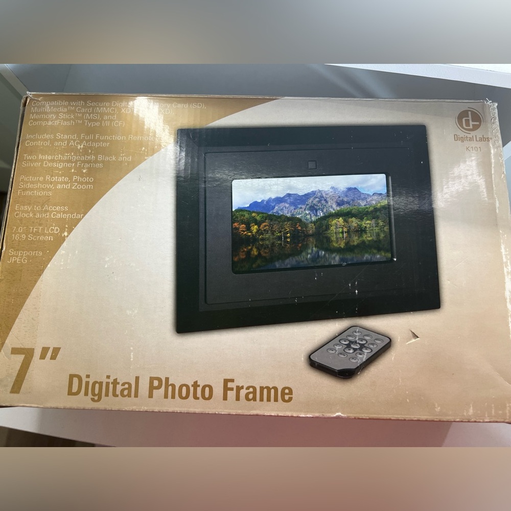 Digital Labs K101 7" Digital Photo Frame in Black - Picture 2 of 9